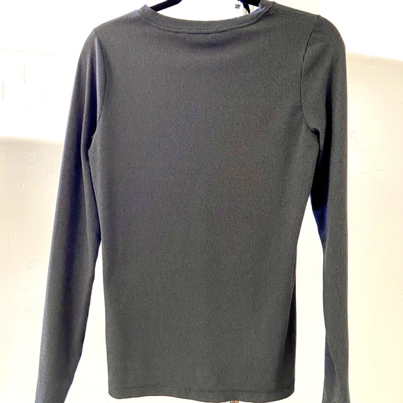 Athleta gray long sleeve top - Size Medium - Picture 7 of 8